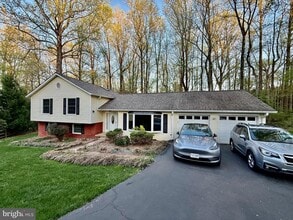 12220 Tall Pines Ct in Fairfax, VA - Building Photo - Building Photo