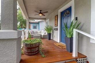 7018 N Central Ave in Tampa, FL - Foto de edificio - Building Photo