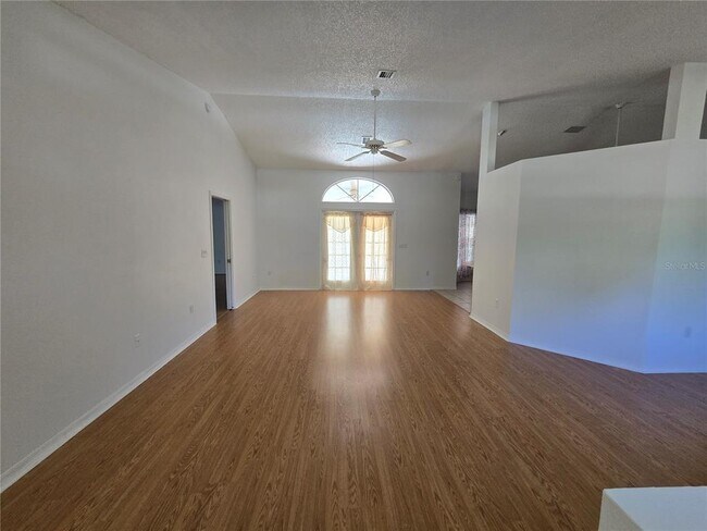 10146 Sleepy Willow Ct in Spring Hill, FL - Building Photo - Building Photo
