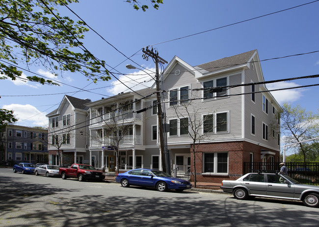 85 Grant St in Portland, ME - Foto de edificio - Building Photo