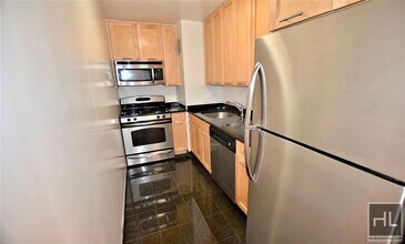 EAST 49 STREET, Unit 7O in New York, NY - Foto de edificio - Building Photo