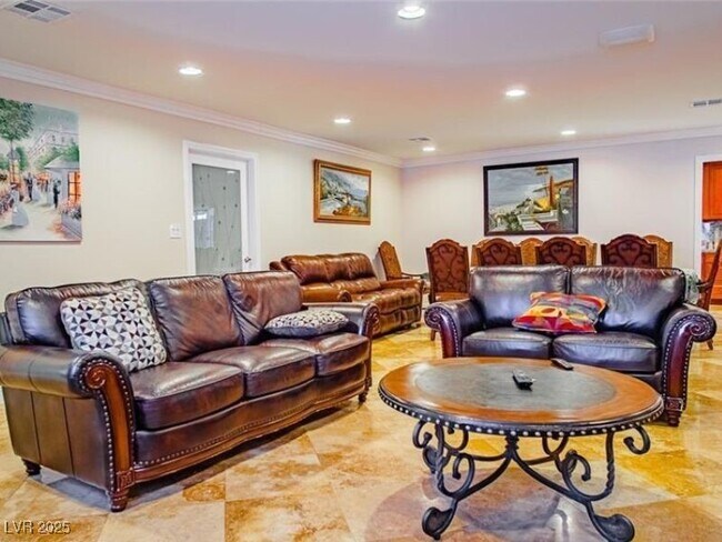 5033 Saluda Cir in Las Vegas, NV - Building Photo - Building Photo