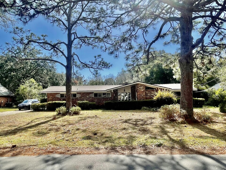 20 Hickory Ave in Shalimar, FL - Building Photo