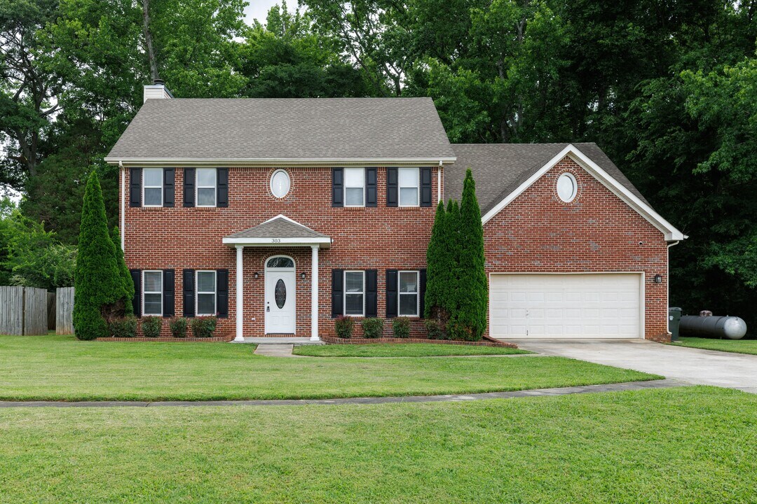 303 Early Harvest Ct in Harvest, AL - Building Photo