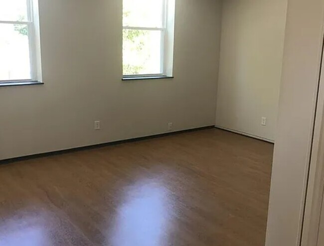 528 Wade Ave, Unit A in Raleigh, NC - Foto de edificio - Building Photo