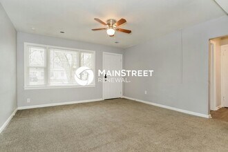 4938 Canterbury in Roeland Park, KS - Building Photo - Building Photo