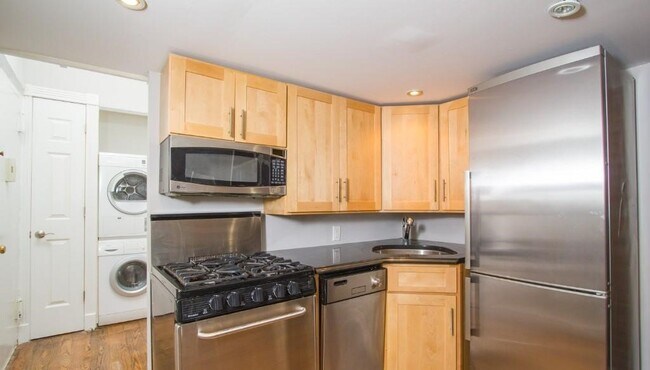 51 Leroy St in New York, NY - Building Photo - Building Photo