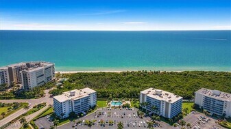 3 Bluebill Ave in Naples, FL - Building Photo