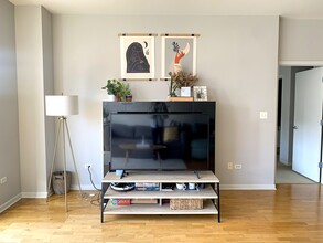 2045 W Concord Plz, Unit 503 in Chicago, IL - Building Photo - Building Photo