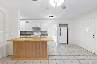 2809 SW 23rd Terrace-Unit -2807 in Miami, FL - Building Photo - Building Photo