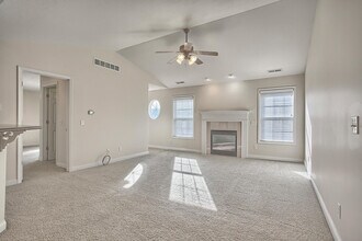701 N Prairieview Rd, Unit 4 in Mahomet, IL - Foto de edificio - Building Photo