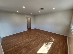 10449 Cantara St in Sun Valley, CA - Building Photo - Building Photo