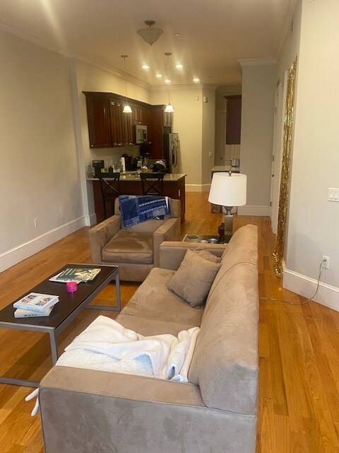 1087 Beacon St, Unit 1 in Brookline, MA - Building Photo - Building Photo