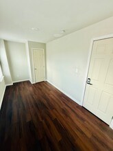 400 Eagle Brook Ln in Buda, TX - Foto de edificio - Building Photo