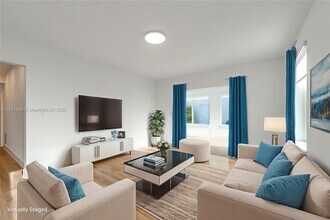 3160 S Le Jeune Rd in Coral Gables, FL - Foto de edificio - Building Photo