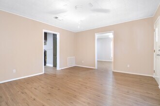1021 Moss St in Gainesville, TX - Building Photo - Building Photo