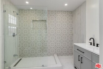 1114 S Orange Dr in Los Angeles, CA - Building Photo - Building Photo