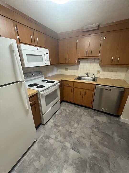 51 Lynde St in Melrose, MA - Building Photo