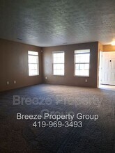 2975 Megan Cir in Youngstown, OH - Building Photo - Building Photo