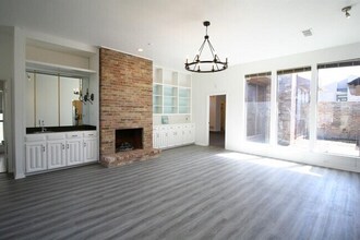 16933 Davenport Ct in Dallas, TX - Foto de edificio - Building Photo