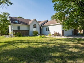 212 Windward Hills Ave in Grand Forks, ND - Building Photo - Building Photo