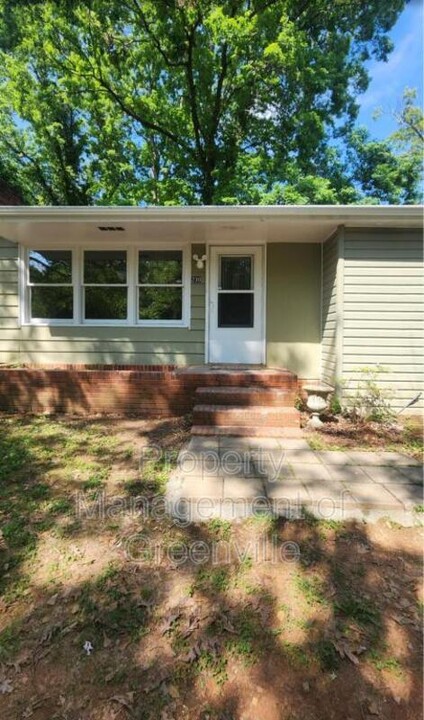 230 W Dorchester Blvd in Greenville, SC - Building Photo