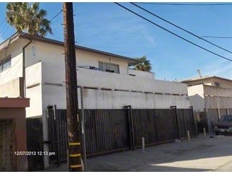 10218 Darby Ave in Inglewood, CA - Foto de edificio - Building Photo