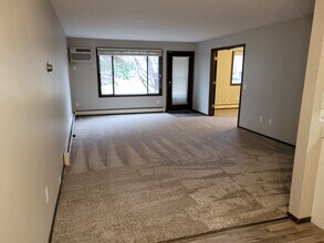 3917 Heritage Hills Dr, Unit 102 in Bloomington, MN - Building Photo - Building Photo