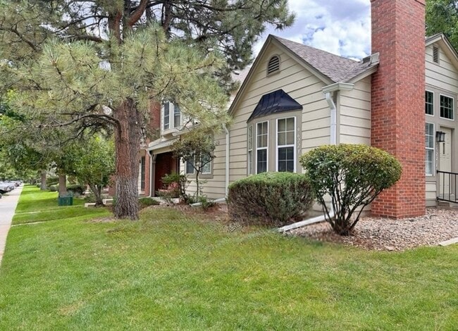 9622 W Chatfield Ave in Littleton, CO - Foto de edificio - Building Photo