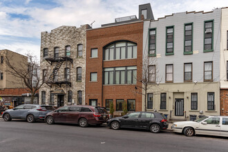 755 Hart St in Brooklyn, NY - Foto de edificio - Building Photo