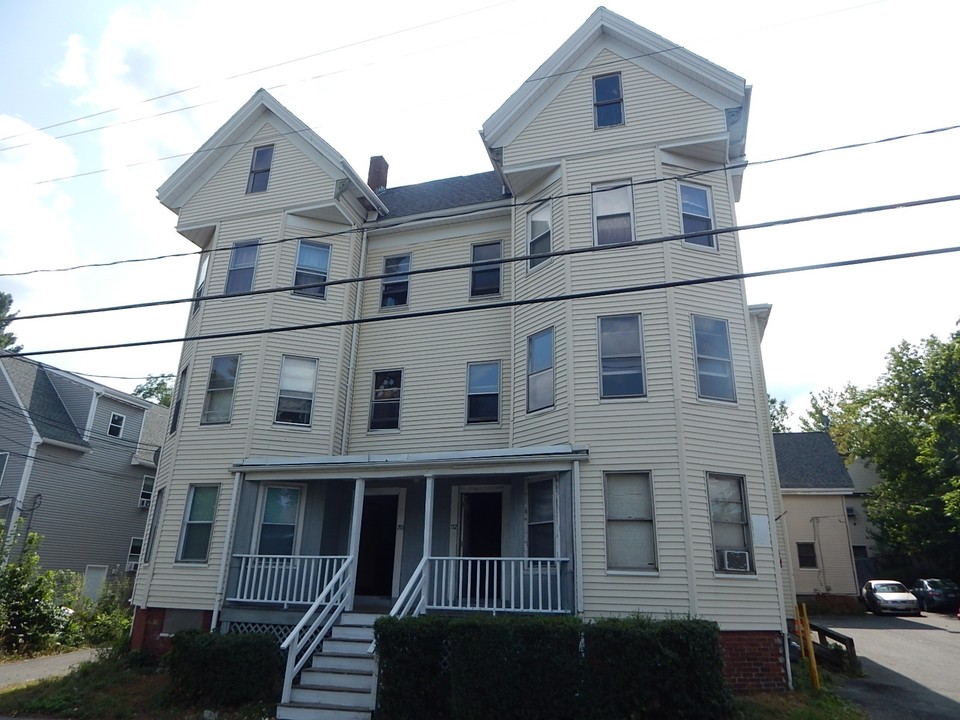 750-754 N Montello St in Brockton, MA - Building Photo