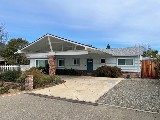 property at 938-940 Evelyn Ln