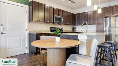 2090 Sundance Parkway, Unit 8103 in New Braunfels, TX - Foto de edificio - Building Photo