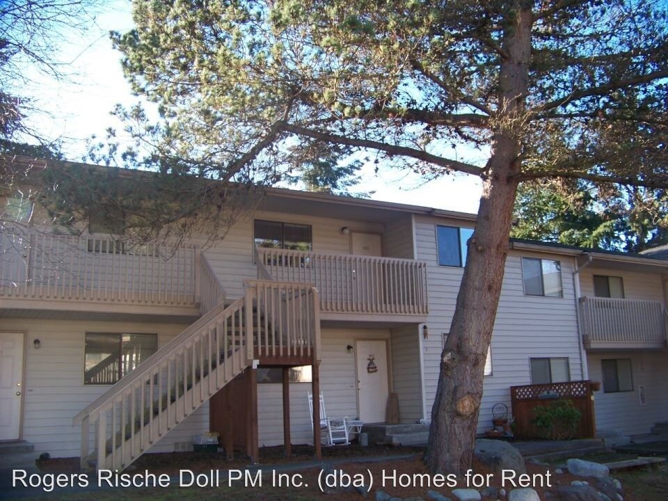 325 NE Kettle St-Unit -#202 in Oak Harbor, WA - Building Photo