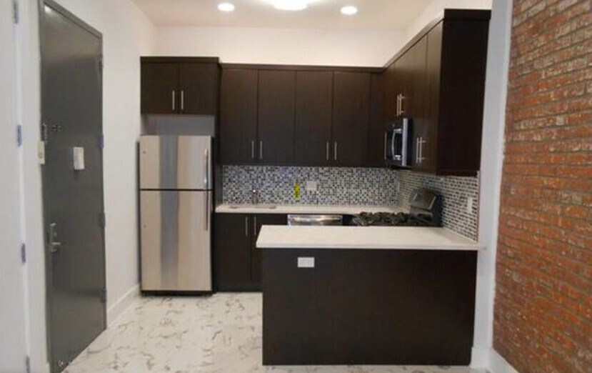 2575 22nd St in Astoria, NY - Building Photo