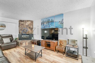 1168 Herbert Ave in South Lake Tahoe, CA - Foto de edificio - Building Photo