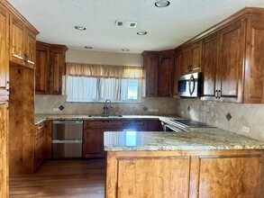 10107 Hollow Canyon Dr in Sugar Land, TX - Building Photo - Building Photo