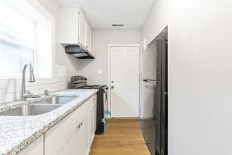 855 E Como Ave in Columbus, OH - Building Photo - Building Photo