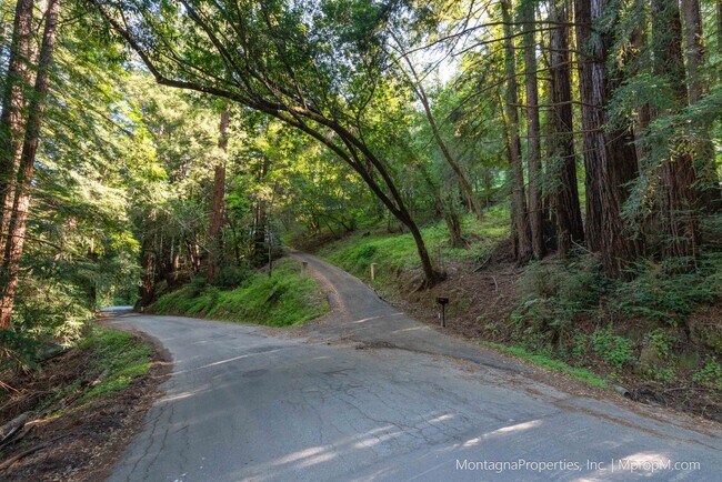 16337 Redwood Lodge Rd in Los Gatos, CA - Foto de edificio - Building Photo