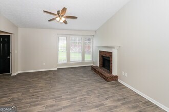 10236 Briarbay Loop in Jonesboro, GA - Building Photo - Building Photo