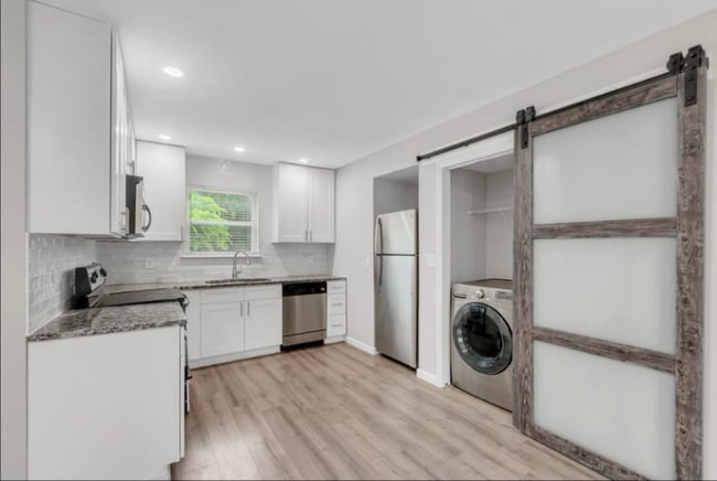 property at 606 W 4th St
