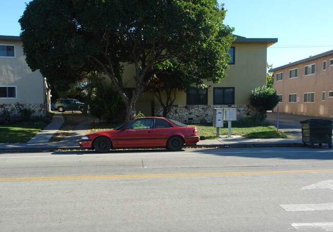 1090 Clyde Ave in Santa Clara, CA - Building Photo - Building Photo