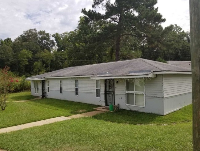 Polly Beverly Apartments in Fayette, MS - Foto de edificio - Building Photo