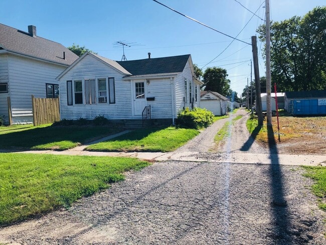 105 Commercial St in Reinbeck, IA - Building Photo - Building Photo