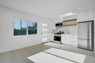 10965 Braddock Dr, Unit A in Culver City, CA - Building Photo - Building Photo