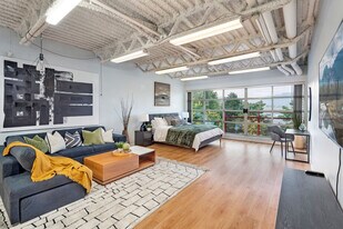 350 E 2nd Ave in Vancouver, BC - Building Photo