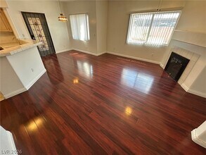 900 Heavenly Hill Ct in Las Vegas, NV - Building Photo - Building Photo