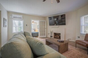 838 Bobbin Mill Rd in Athens, GA - Building Photo