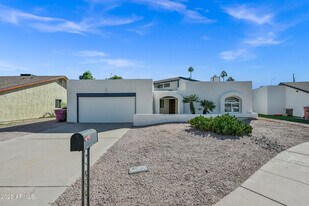 7725 E Rovey Ave in Scottsdale, AZ - Building Photo