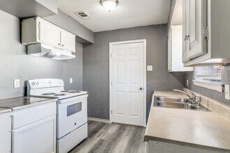 10511 Castlerock Dr in Dallas, TX - Building Photo - Building Photo